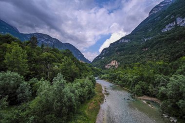 Piave nehri görüntü ile alp manzara