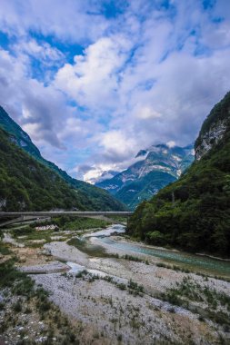 Piave nehri görüntü ile alp manzara
