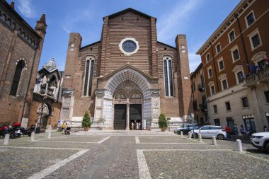 Verona, İtalya - Temmuz, 15, 2018: Verona, İtalya'nın merkezi sokakta