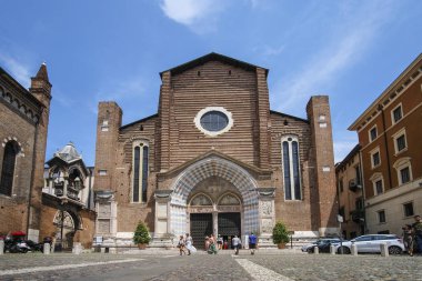 Verona, İtalya - Temmuz, 15, 2018: Verona, İtalya'nın merkezi sokakta