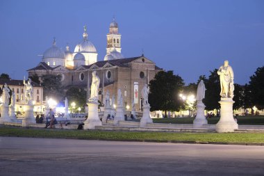 Padova, İtalya - Temmuz, 17, 2018: Padova, İtalya, ortasına gece de