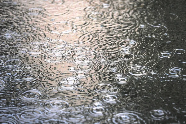 Latar Belakang Dengan Gambar Hujan Tetes — Stok Foto