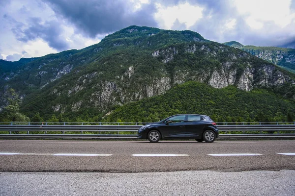 Longarone Italia Julio 2018 Paisaje Alpino Con Imagen Del Camino —  Fotos de Stock