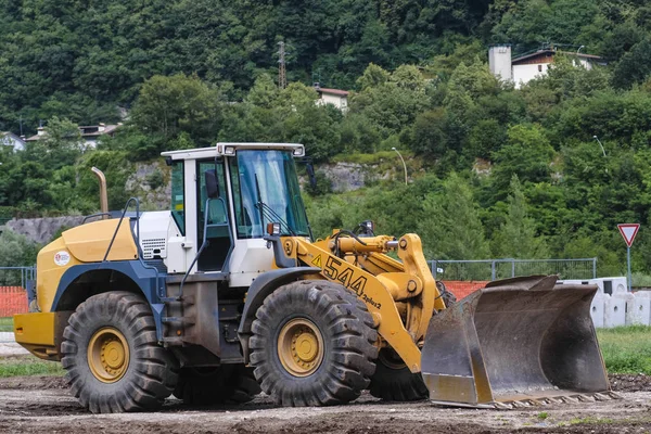 Longarone Talya Temmuz 2018 Görüntü Ekskavatör Bir Yol Inşaat Yere — Stok fotoğraf