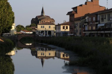 Moncelice; İtalya - Temmuz, 20, 2018: chanel setin içinde Moncelice; İtalya
