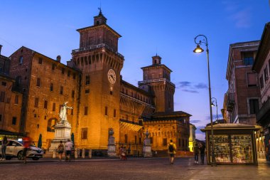 Ferrara, İtalya - Temmuz, 22, 2018: Ferrara kale geceleri