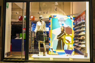 Ferrara, İtalya - Temmuz, 24, 2018: bir gösteri-vitrin bir satış tanıtımı