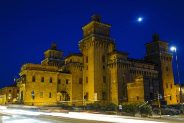 Ferrara, İtalya - Temmuz, 22, 2018: Ferrara kale geceleri