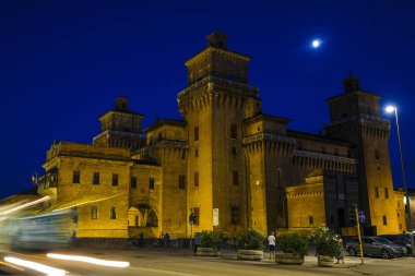 Ferrara, İtalya - Temmuz, 22, 2018: Ferrara kale geceleri