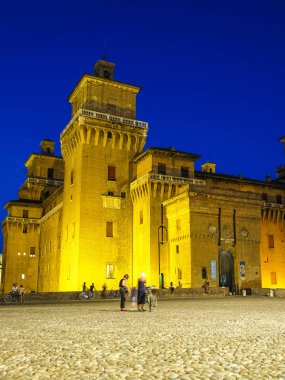 Ferrara, İtalya - Temmuz, 22, 2018: Ferrara kale geceleri