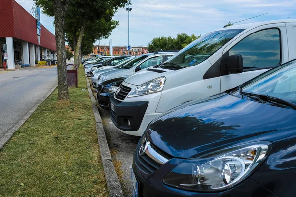 Verona Italien Juli 2018 Autos Auf Einem Parkplatz Verona Italien — Stockfoto