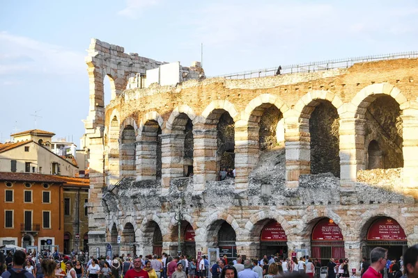 Верона Италия Июля 2018 Года Туристы Площади Перед Arena Verona — стоковое фото
