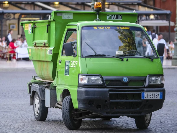 Verona Italia Julio 2018 Camión Basura Una Calle Verona — Foto de Stock