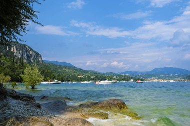 Garda Gölü görüntüsüyle manzara