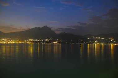 Garda Gölü, İtalya ile gece manzarası