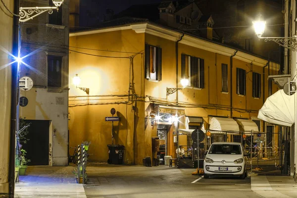 Ferrara Italien Juli 2018 Parkende Autos Ferrara Italien Nachts — Stockfoto