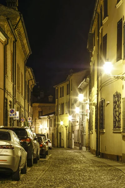 Ferrara Italien Juli 2018 Parkende Autos Ferrara Italien Nachts — Stockfoto