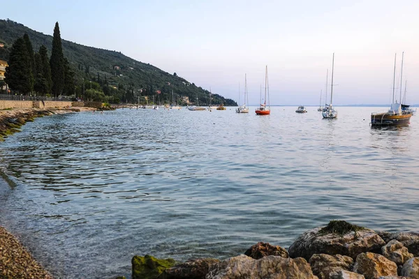 Garda Italien Juli 2018 Boote Auf Dem Gardasee Italien — Stockfoto