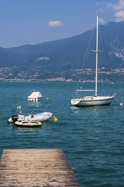 Garda Italia Luglio 2018 Barche Sul Lago Garda Italia — Foto Stock