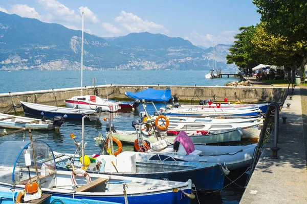 Garda Włochy Lipca 2018 Łodzie Nad Jeziorem Garda Włoszech — Zdjęcie stockowe