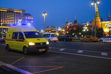 Moskova'da bir ulaşım gece görüntü
