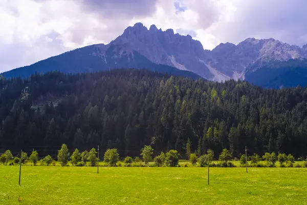 Landschap Met Afbeelding Van Alpine Vallei — Stockfoto