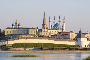 Kazan Kremlin için veiw Kazanka nehir banka.