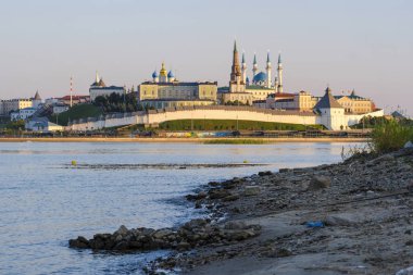 Kazan Kremlin için veiw Kazanka nehir banka.