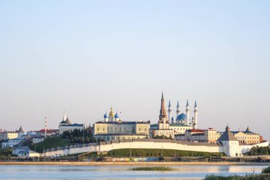 Kazan Kremlin için veiw Kazanka nehir banka.