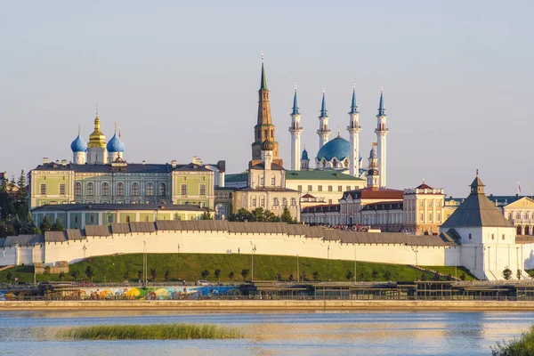 Kazan Kremlin Için Veiw Kazanka Nehir Banka — Stok fotoğraf