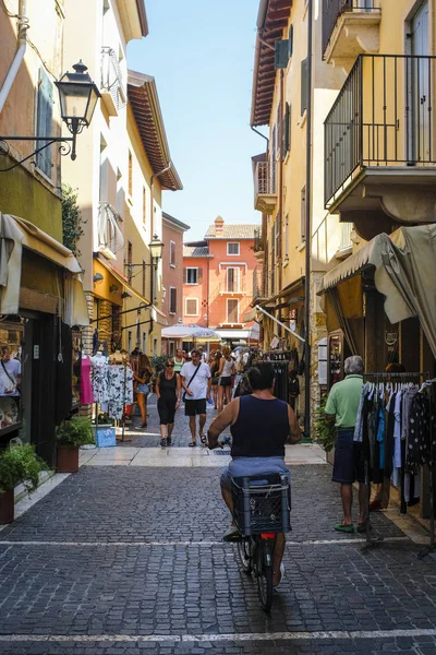 Garda Italia Agosto 2018 Street Shop Una Strada Pedonale Nel — Foto Stock