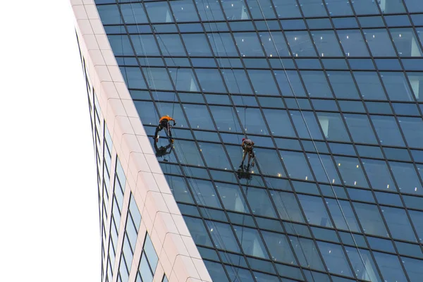 Moscou Rússia Agosto 2018 Steeplejacks Trabalham Muro Prédio Cidade Moscou — Fotografia de Stock