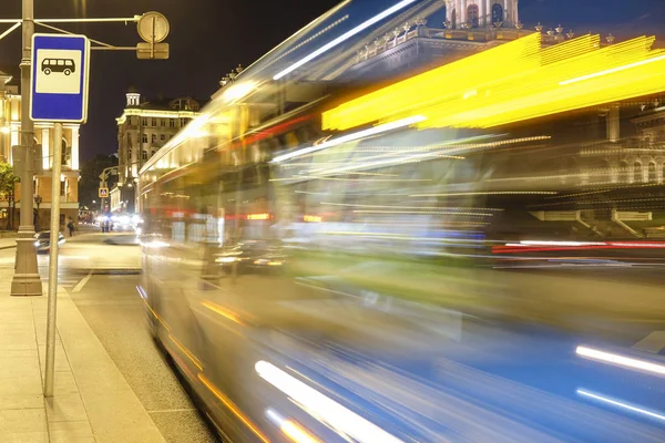 Moscova Rusia August 2018 Autobuz Strada Noapte Din Moscova Rusia — Fotografie, imagine de stoc