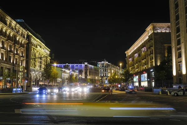 Moskova, Rusya - Ağustos, 30, 2018: gece trafik Moskova'da. Rusya