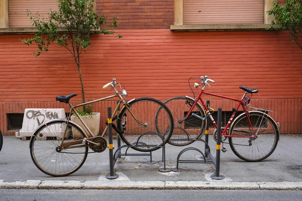 Bologna Italien Juli 2018 Fahrräder Auf Einem Parkplatz Einem Zentrum — Stockfoto