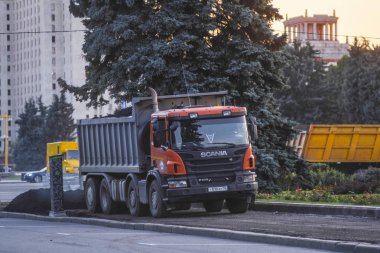 Moskova, Rusya - Ağustos, 24, 2018: yol onarım Moskova, Rusya