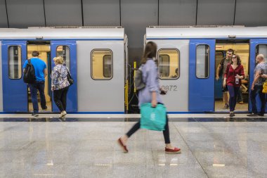 Moskova, Rusya - Ağustos, 31, 2018: Metro Tren İstasyonu, Moskova, Rusya