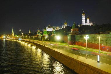 Moskova, Rusya - Eylül, 3, 2018: gece trafik Moskova, Rusya