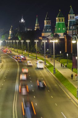 Moskova, Rusya - Eylül, 3, 2018: gece trafik Moskova, Rusya