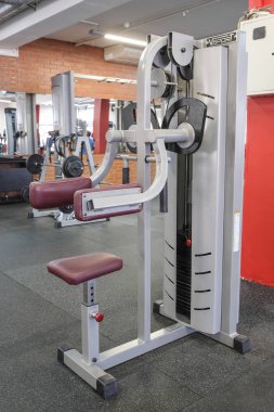 Fitness salonu spor salonu aparatı ile iç