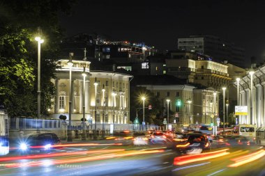 Moskova, Rusya - Eylül, 6, 2018: gece trafik Moskova, Rusya