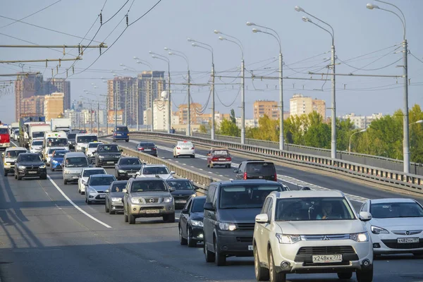 Moskova, Rusya - Eylül, 4, 2018: trafik sıkışıklığı, Moskova, Rusya