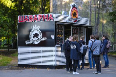 Moskova, Rusya - Eylül, 15, 2018: kiosk Sokolnicky parkta, Moskova, Rusya