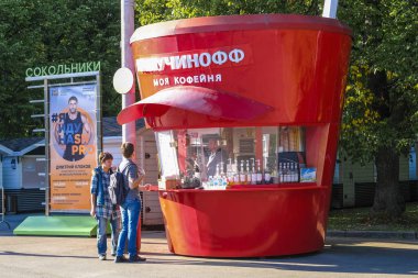 Moskova, Rusya - Eylül, 15, 2018: kiosk Sokolnicky parkta, Moskova, Rusya