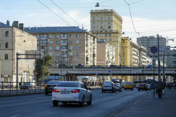 Moscú Rusia Septiembre 2018 Tráfico Calle Moscú — Foto de Stock