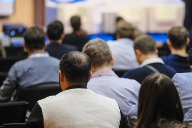 İnsanlar üzerinde bir konferans