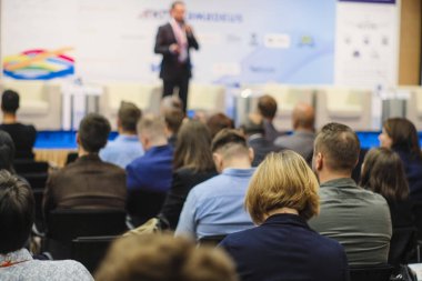 İnsanlar üzerinde bir konferans