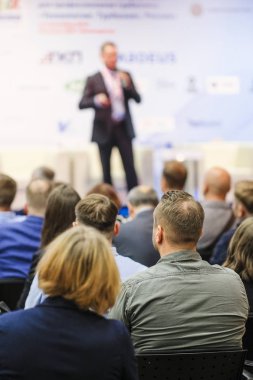 İnsanlar üzerinde bir konferans