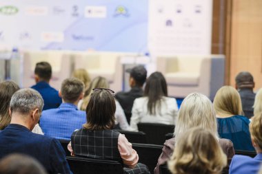 İnsanlar üzerinde bir konferans