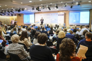 İnsanlar üzerinde bir konferans